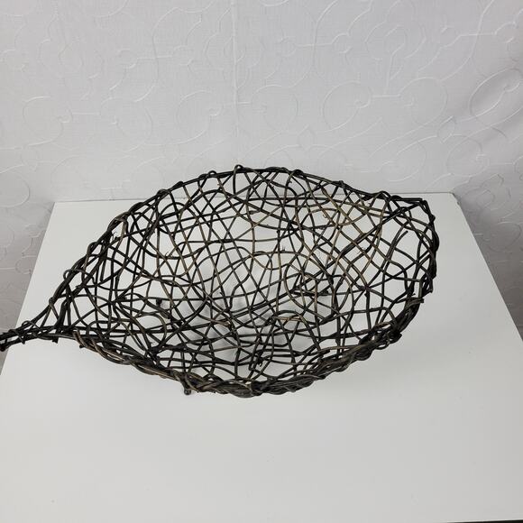 VINTAGE Woven Twisted Vine Leaf Shaped Bowl Basket Table Centerpiece Footed Rare - Picture 1 of 15